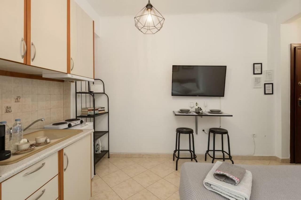 Central Studio! Fiber Wifi, Ac, Private, Self Check-In! Tesalonika Bagian luar foto
