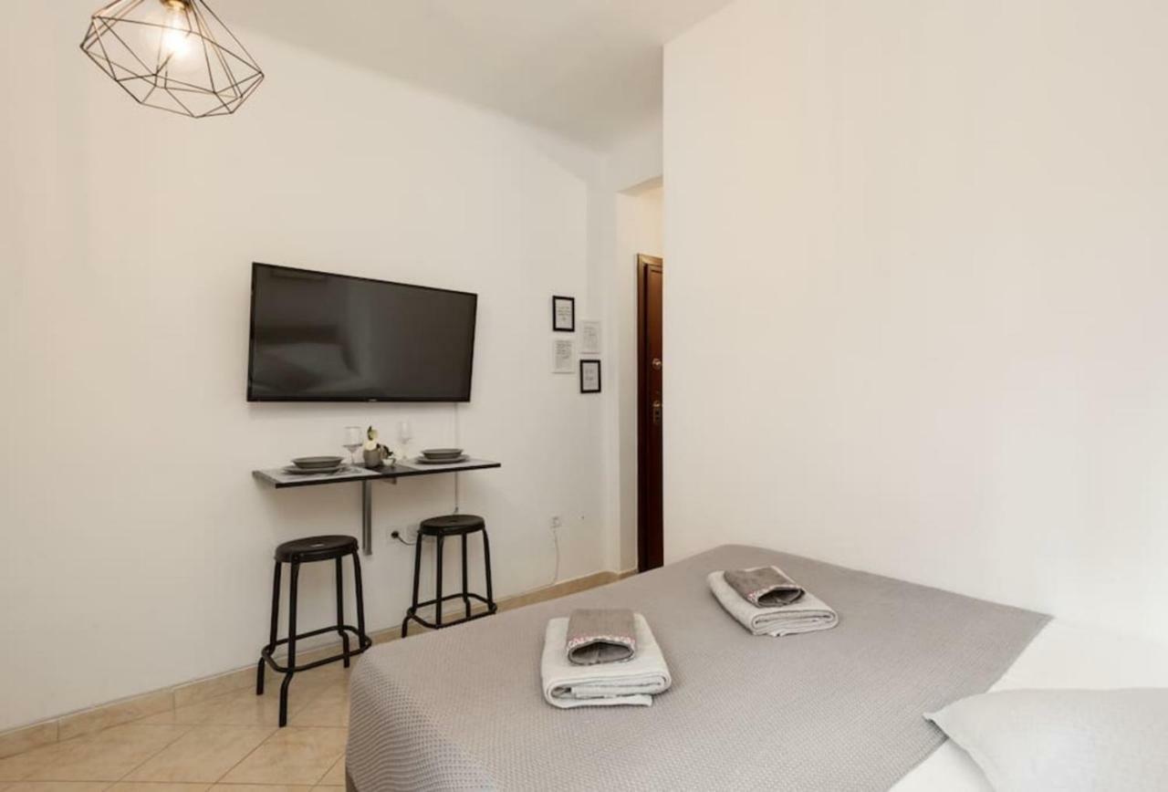 Central Studio! Fiber Wifi, Ac, Private, Self Check-In! Tesalonika Bagian luar foto
