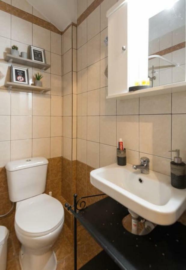 Central Studio! Fiber Wifi, Ac, Private, Self Check-In! Tesalonika Bagian luar foto