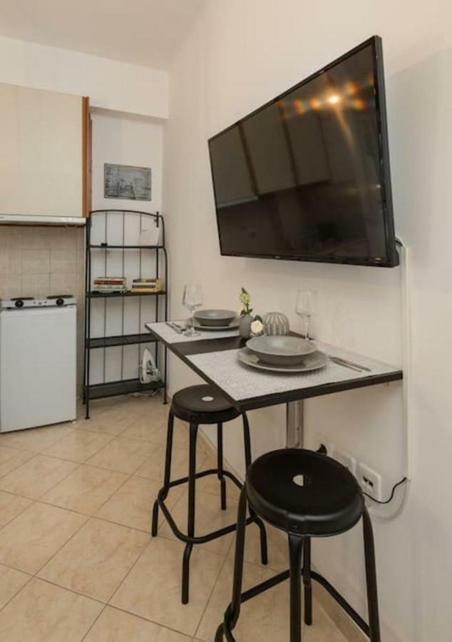 Central Studio! Fiber Wifi, Ac, Private, Self Check-In! Tesalonika Bagian luar foto